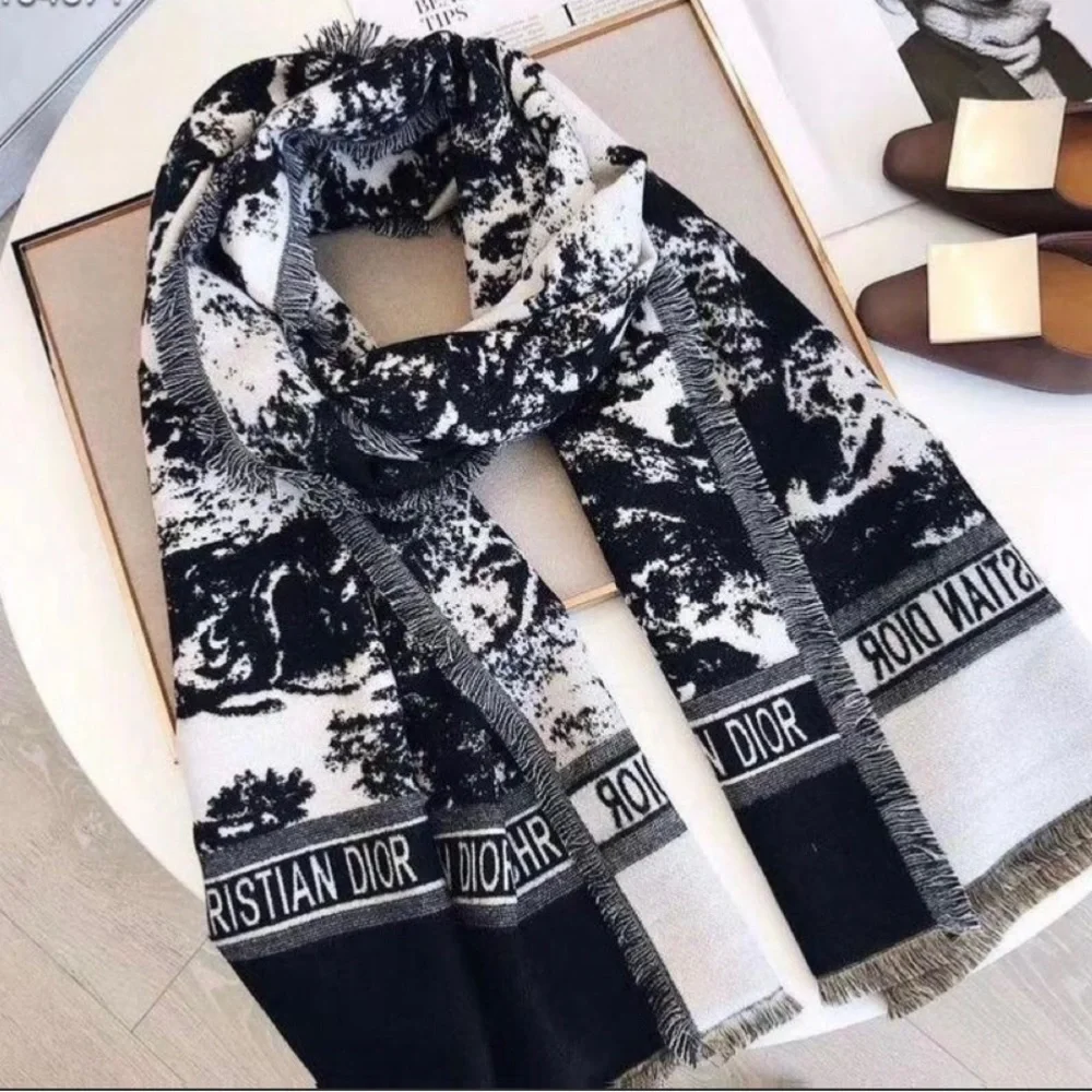 Authentic DIOR CASHMERE SHAWL - Picture 3 of 7